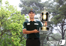 5타 뒤집은 김동민, 데뷔 4년 만에 KPGA 첫 승…KB금융 챔피언십 1위