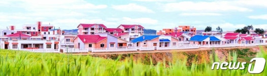 살림집 건설 대대적으로 홍보하는 북한…김 총비서 은덕 때문