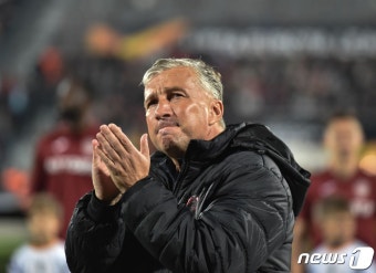 전북, 새 사령탑에 '루마니아 축구 레전드' 페트레스쿠 감독 낙점