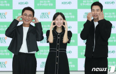 박소현 아나, 조재윤·주상욱과 함께 '볼 하트'