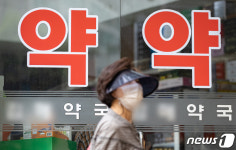 실내 마스크 착용 의무 사라진 약국