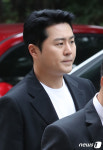 법원 들어서는 이루