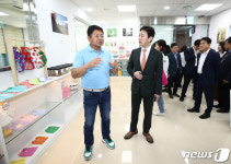 국내 1호 김포공항 애견센터 둘러보는 윤형중 사장