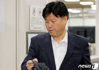 '불법 대선자금 수수 혐의' 김용 전 민주연구원 부원장 공판 출석
