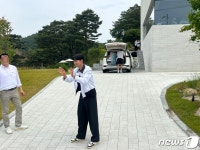 고향 춘천에 뜬 손흥민…국제유소년축구대회 찾아 선수들 격려