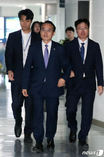 국회 찾은 허철훈 신임 선관위 사무차장