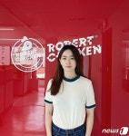 음식 꼭 사람만 하나요?…尹이 외친 롸버트치킨, 美 진출도 눈앞