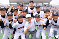 광주 무등야구장 재개장...이벤트 경기 나선 초등선수들