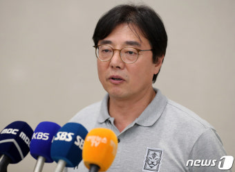 중국과의 평가전 1-1 기록한 황선홍 감독