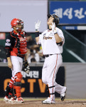 1위 SSG·2위 LG, 나란히 40승 선착…KT는 롯데전 5연승(종합)