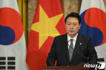 한-베트남 정상 공동언론발표 발언하는 윤 대통령