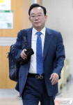 법정 향하는 송철호 전 울산시장
