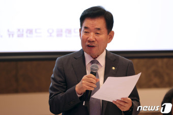 뉴질랜드 동포 및 지상사 대표 간담회서 인사말 하는 김진표 의장