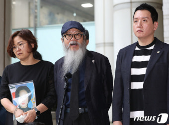 '전익수 1심 무죄' 기자회견하는 고 이예람 아버지