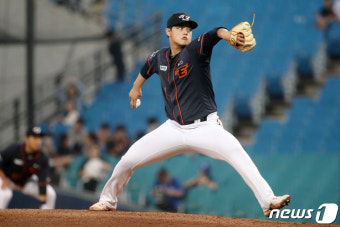 한화 문동주, 5회까지 무실점 역투