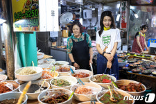 강릉 중앙·성남시장 찾은 김건희 여사