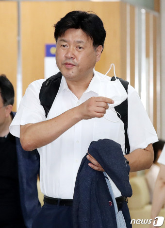 법정으로 향하는 김용 전 민주연구원 부원장
