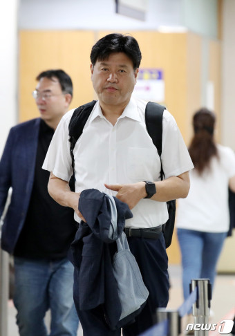법원 도착한 김용 전 민주연구원 부원장
