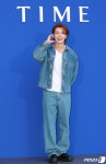 동해, 청청패션으로 멋낸 셀러브리티