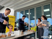 군수 어려워할 이유 없다…직원들에게 커피 타주는 최재형 보은군수