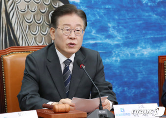 발언하는 이재명 대표