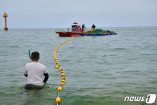속초시, 등대·외옹치 해수욕장에도 상어 그물망…피서철 피해 원천 차단