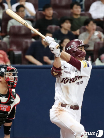 이정후 'KBO 최연소 7시즌 연속 100안타 기록 달성'