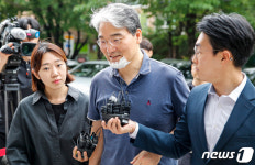 법정 향하는 주식카페 운영자 강기혁