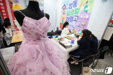 의상 디자이너가 되어 볼까