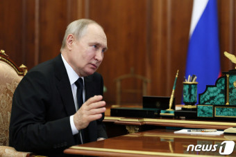 무라슈코 보건장관 만나 발언하는 푸틴 대통령
