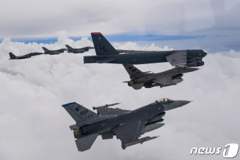 한미 연합공중훈련 'B-52H 전략폭격기 한반도 전개'