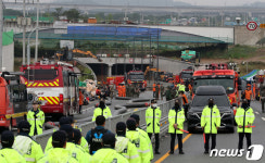 수색작업 이어가는 궁평2지하차도 침수현장