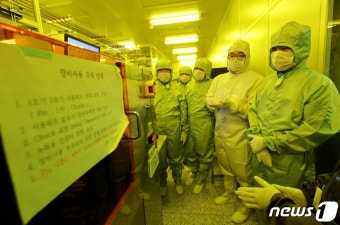 이주호 부총리, 서울대 반도체공동연구소 방문