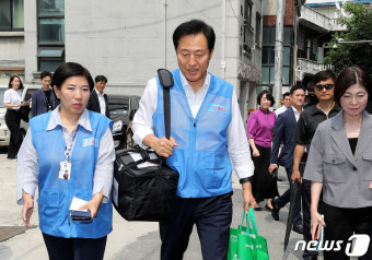 오세훈 시장 '쪽방촌 여름나기 물품 배달갑니다'