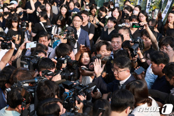 발길 돌리는 교육부 차관
