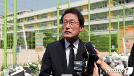 조희연 서울교육감, 서이초등학교 찾아 조문