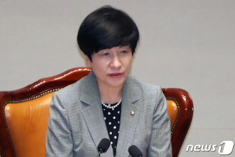 인사말 하는 김영주 국회부의장