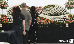 서이초등학교 교사 분향소 추모 발길