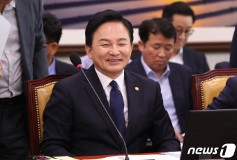 미소 짓는 원희룡 장관