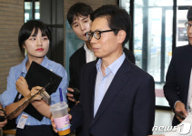 윤리위 참석하는 황정근 위원장