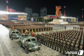 전승절 70주년 열병식 개최한 북한…열병 준비하는 군사대열