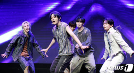 씨드, 5인조 완전체 첫 무대