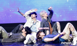 씨드, 5인조 개편 후 첫 무대