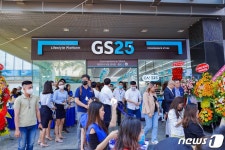 GS25, 남부 베트남서 美·日 편의점 모두 제쳤다…점포수 1위