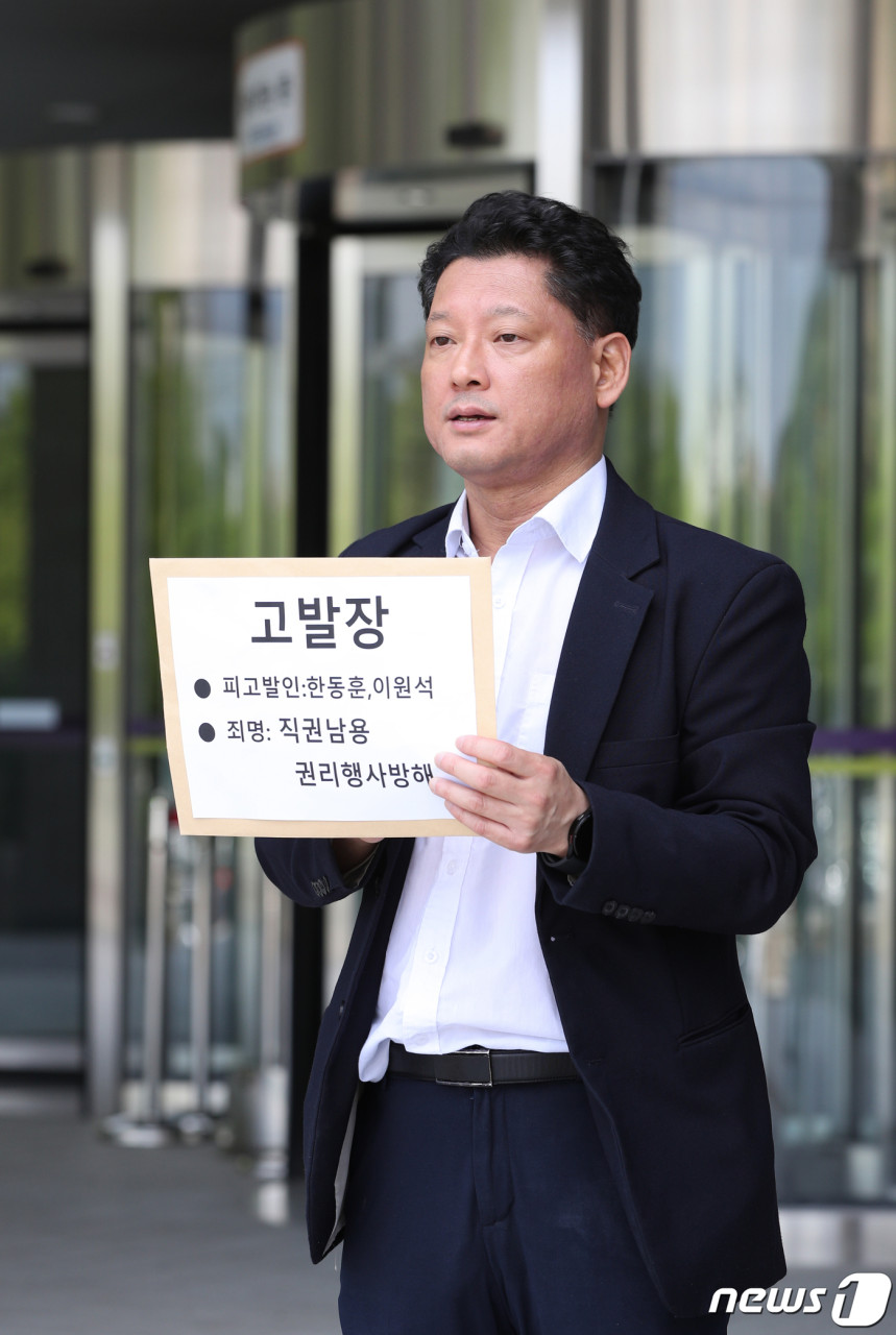 한동훈 이재명, 개헌 소극적…더불어민주당 내 파장 일으키며 논란 초래