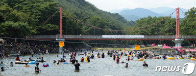 물놀이 인파 몰린 거창 수승대 계곡