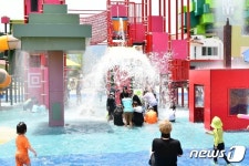 장수 누리파크 발물놀이장, 연일 관광객 이어지며 인기