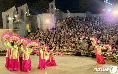 루마니아 국제민속축제 참가한 최은정무용단, 부채춤으로 한국의 미(美) 뽐내다!