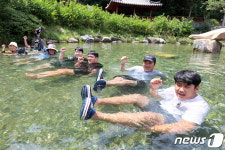 폭염엔 냉천수 풍덩