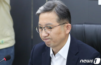 생각에 잠긴 우종수 국수본부장